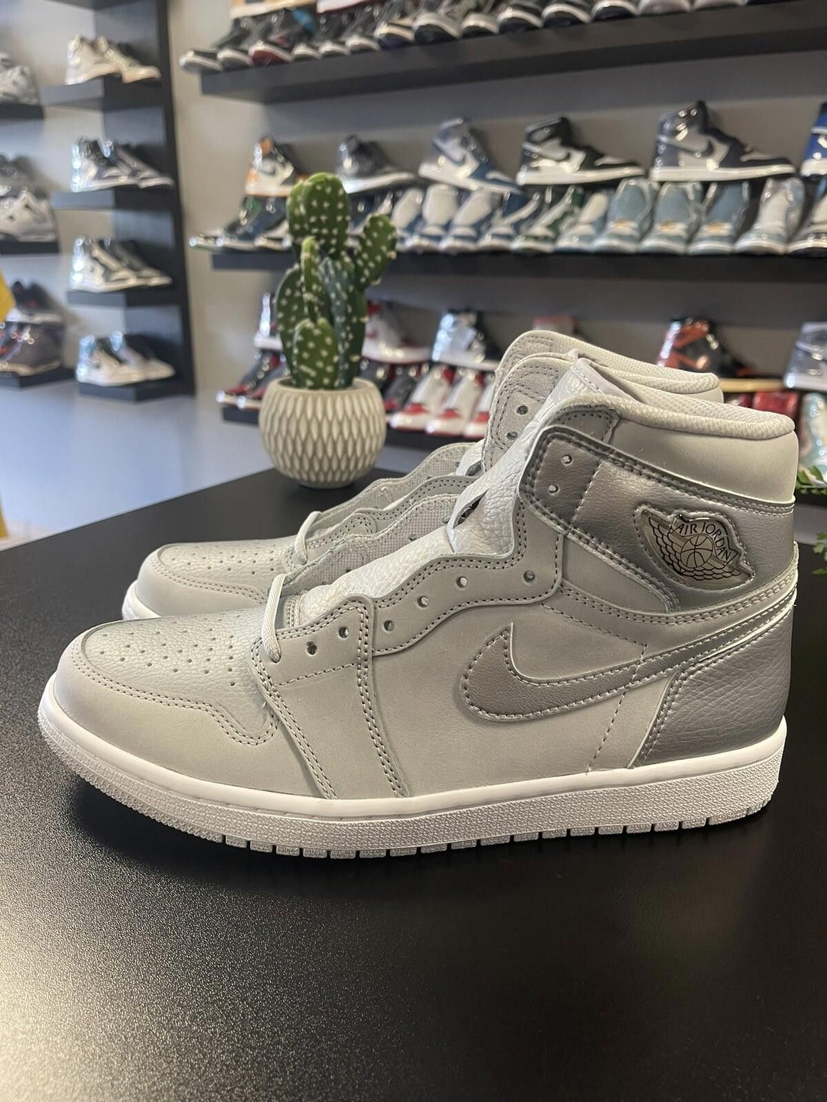 Jordan Brand Jordan 1 Retro High CO Japan Neutral Grey (2020) Size 9.5m Size US 9.5 / EU 42-43 - 1 Thumbnail