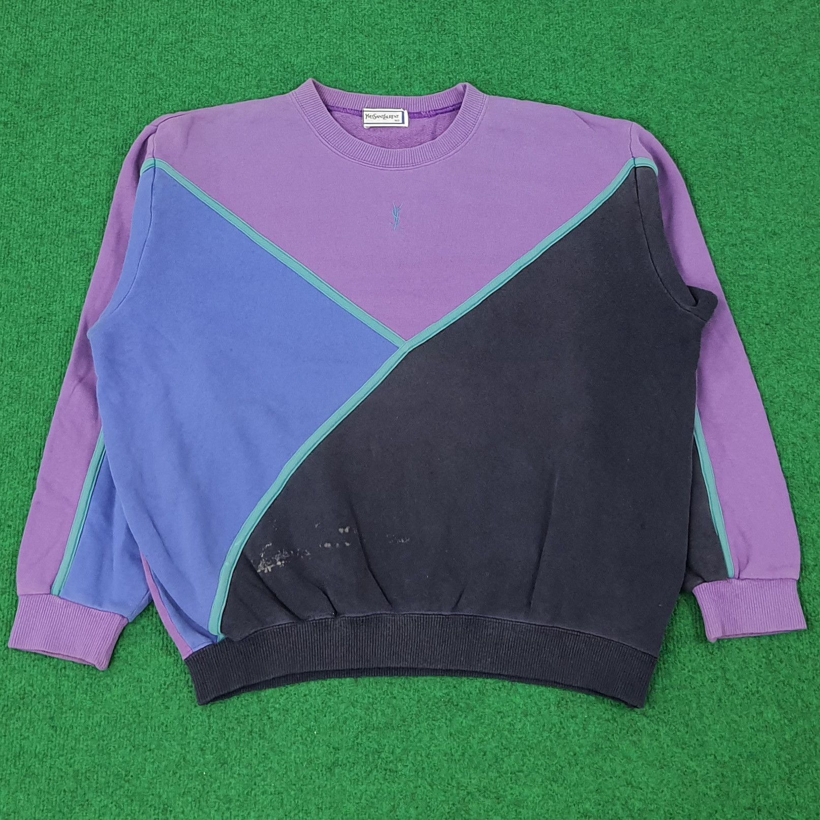 Designer × Vintage × Yves Saint Laurent Vintage Yves Saint Laurent Center Logo Sweatshirt C222N11 Size US L / EU 52-54 / 3 - 1 Thumbnail
