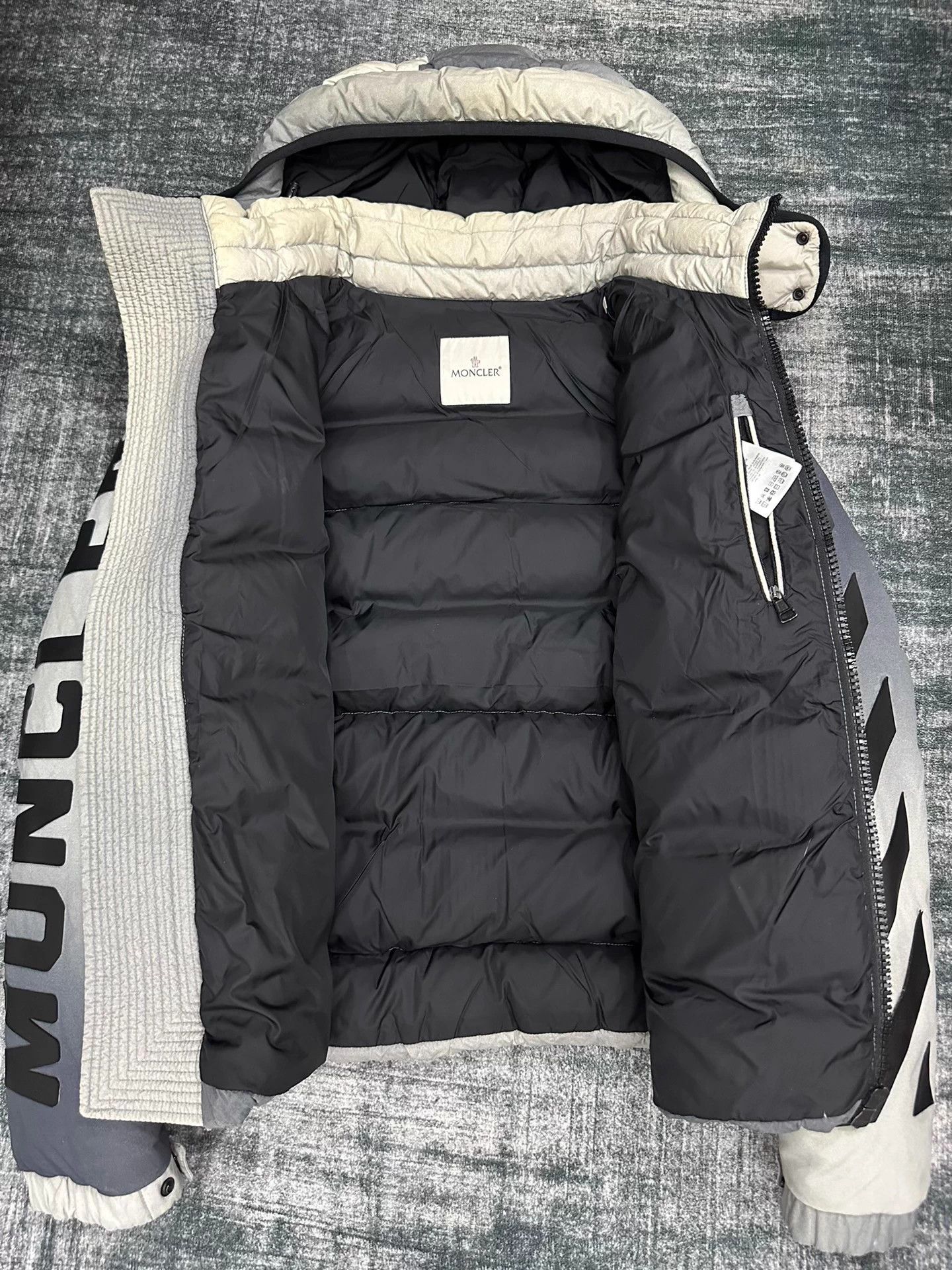 Moncler Moncler x Off-White Tie-Dye Gradient Off-White Puffer 2XL Size US XXL / EU 58 / 5 - 4 Thumbnail