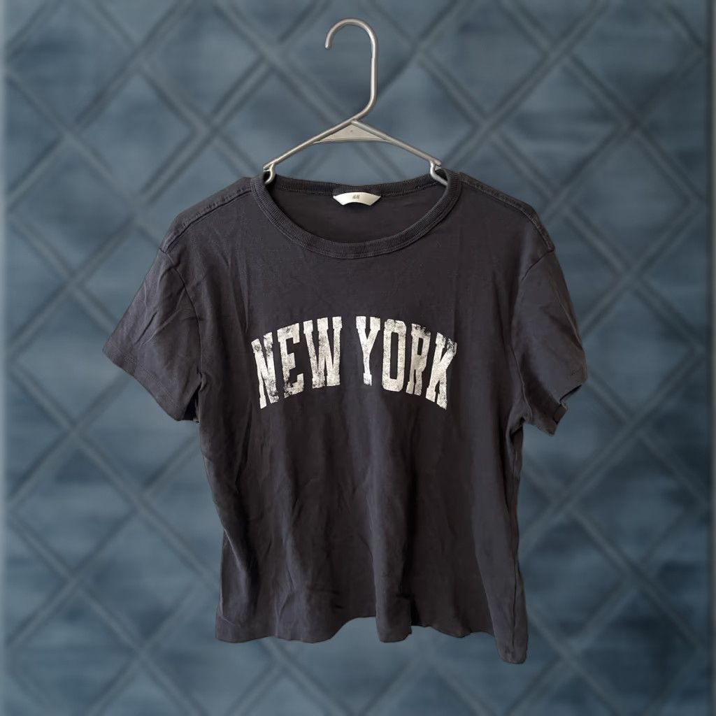 H&M H&M Woman’s Small New York Graphic T-Shirt Gray Shirt Small Womens Graphic NY Gray H&M Size S / US 4 / IT 40 - 1 Thumbnail