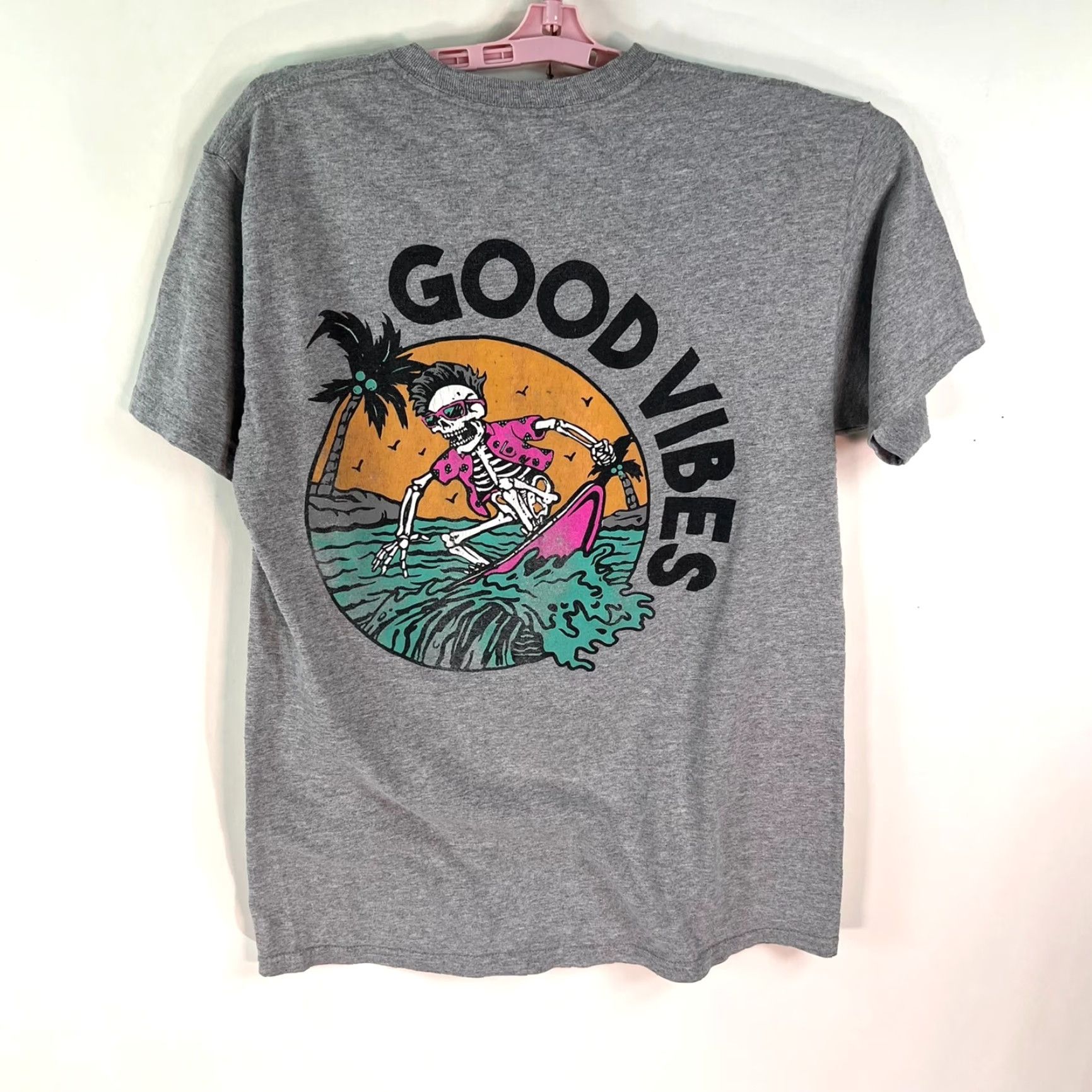 Vintage Good Vibes Tee Shirt Mens Size M Gray Skeleton Surfing 2 Sided Graphics Vintage Shirt M Mens Gray Good Vibes Surfer 90s Size US M / EU 48-50 / 2 - 3 Thumbnail