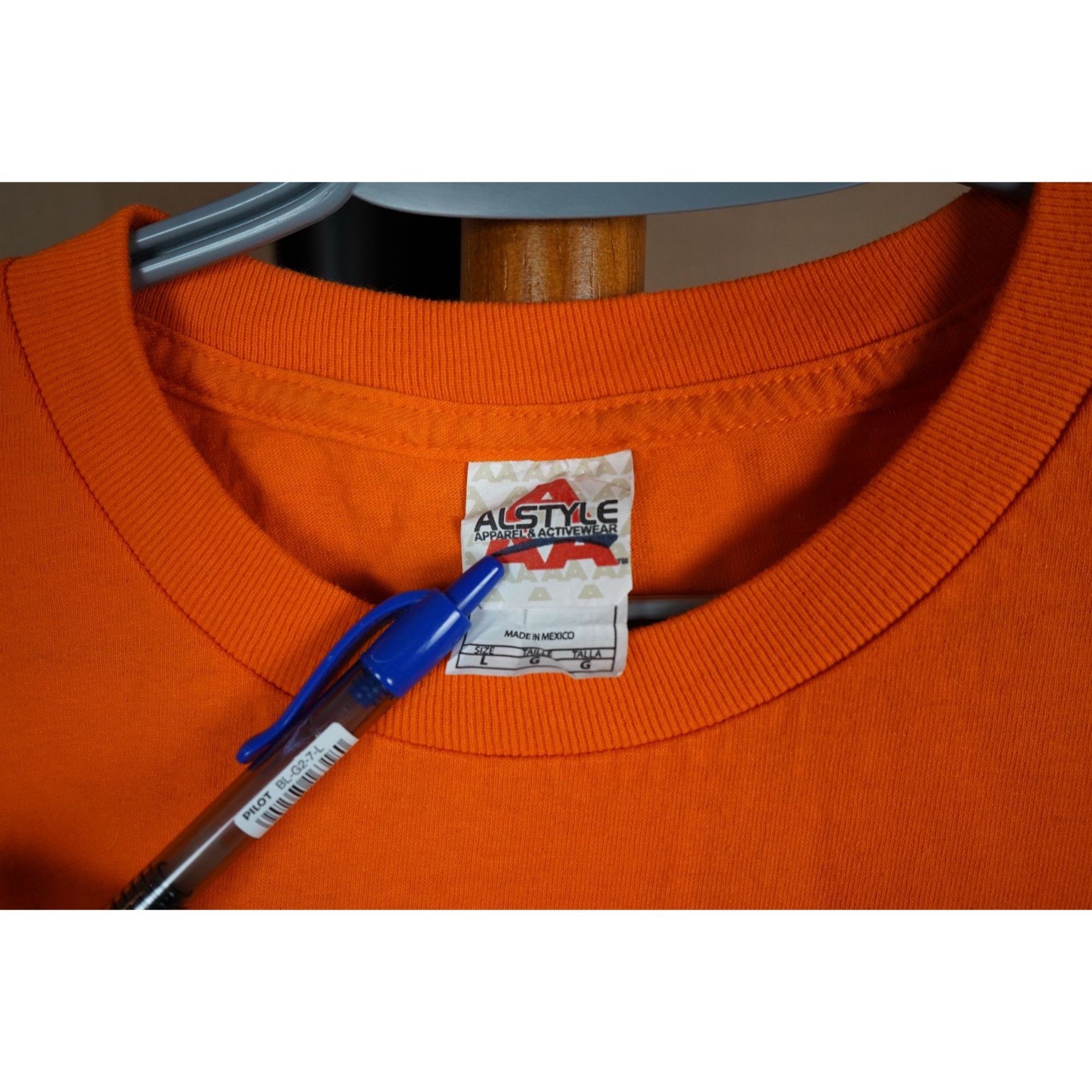Other McMaster University Orange Tshirt Men's L #313 Size US L / EU 52-54 / 3 - 8 Thumbnail