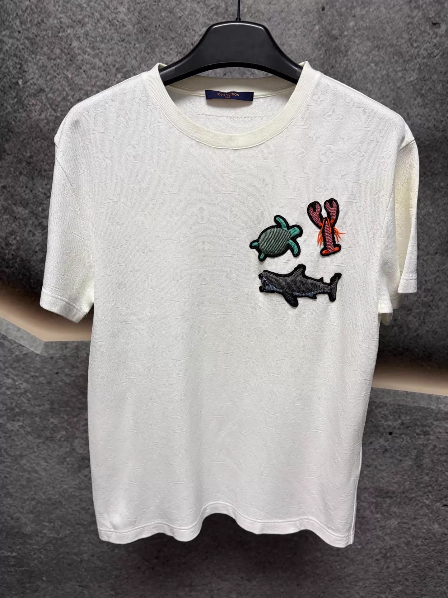 Louis Vuitton LV All Over Print White Monogram Marine Beaded S Tee Size US S / EU 44-46 / 1 - 1 Thumbnail