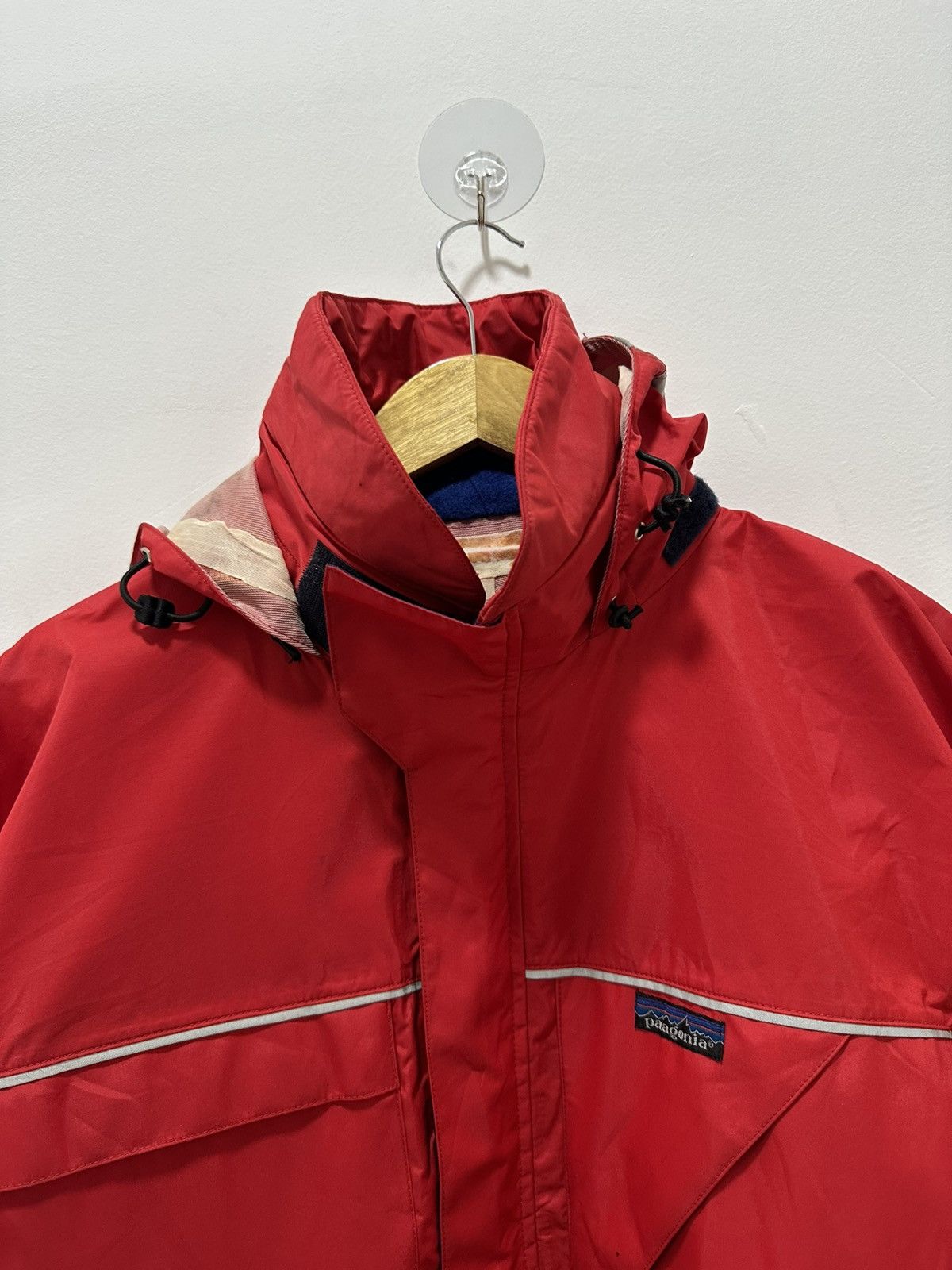Patagonia Vintage Patagonia Rain Jacket Design WaterProof Jacket Size US XL / EU 56 / 4 - 4 Thumbnail