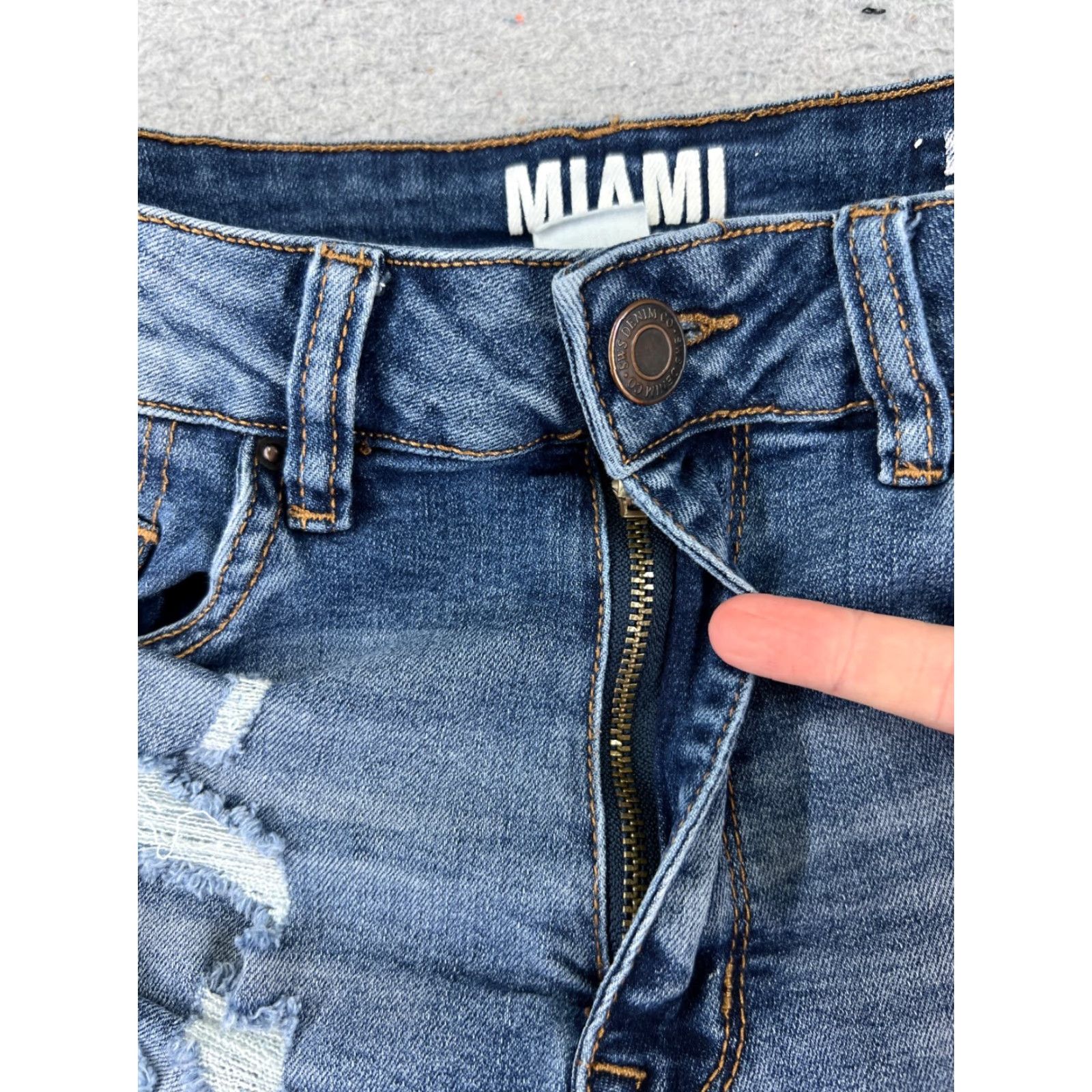 Vintage Miami Womens Shorts 5 Blue Denim Jean Distressed Cutoff High Rise 25x2 Size 27" / US 4 / IT 40 - 6 Thumbnail