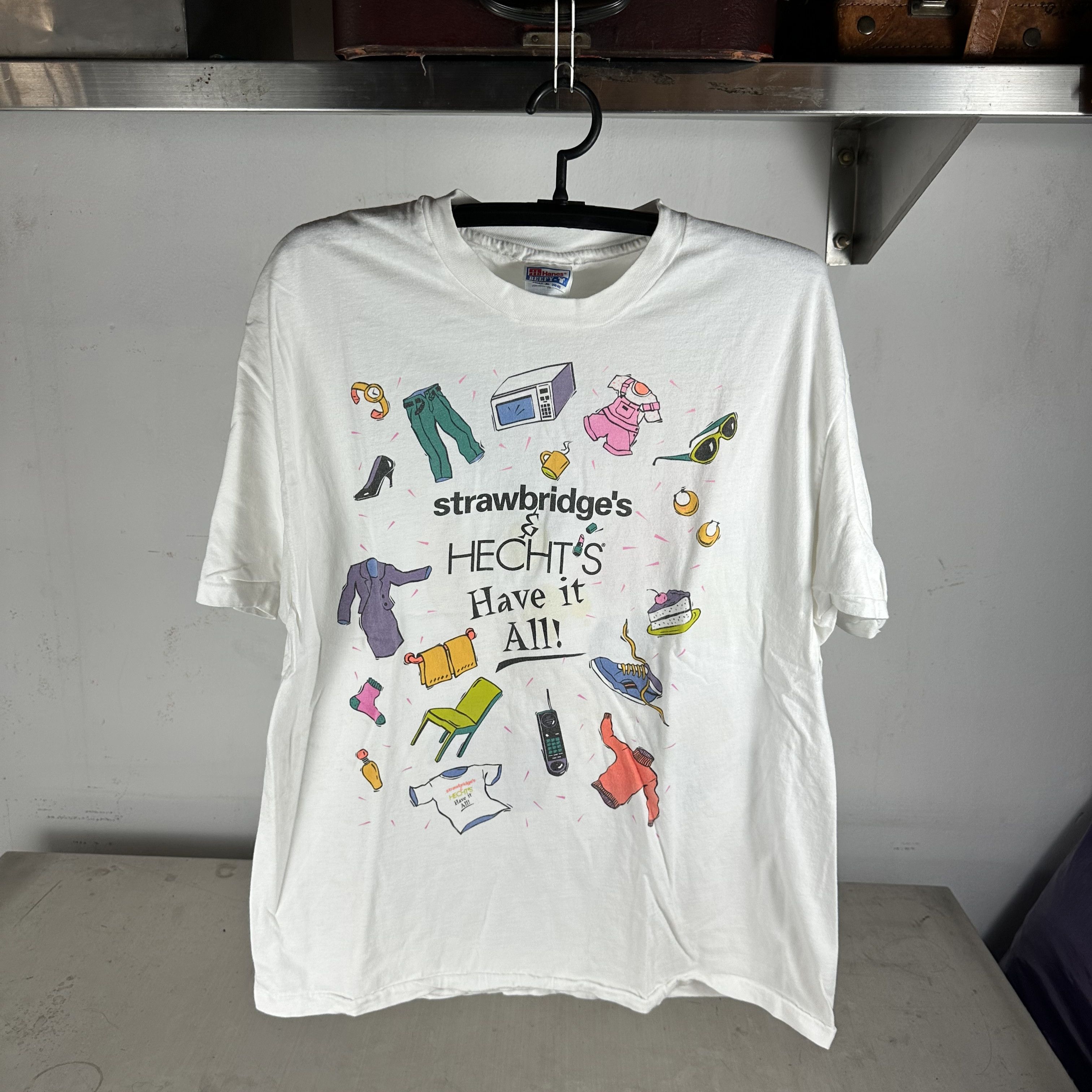Vintage 90s Strawbridge's & Hecht's Shopping Mall Artwork T-shirt Size US XL / EU 56 / 4 - 1 Thumbnail