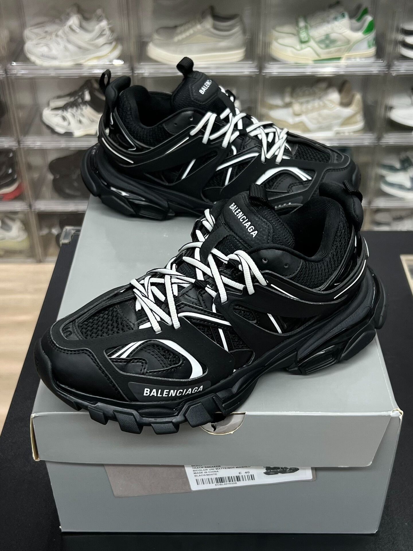 Balenciaga Balenciaga Black Lowtop Sneakers 7 Men Size US 7 / EU 40 - 1 Thumbnail