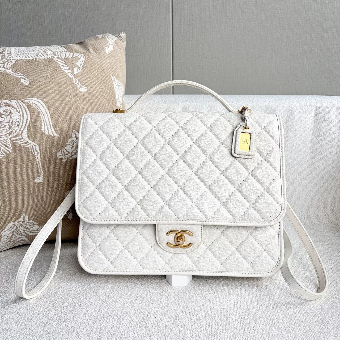 Chanel Pre-loved Bag Very good condition Size ONE SIZE - 1 Thumbnail