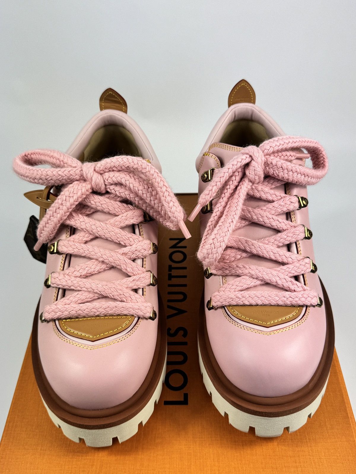 Louis Vuitton LV REMIX DERBY 1AIJAN SIZE: LV8 fits US10 Size US 8 / EU 41 - 4 Thumbnail