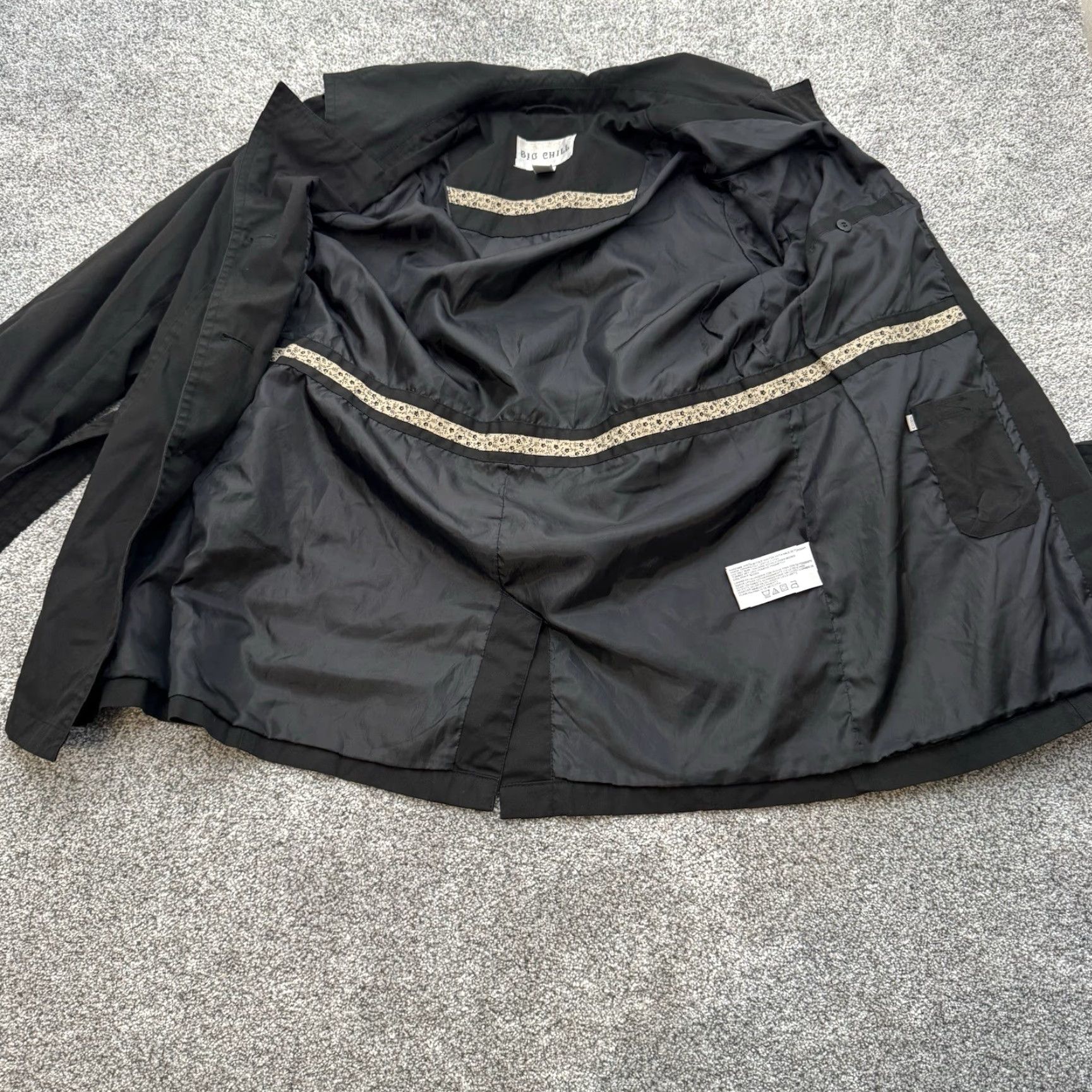 Vintage VINTAGE Big Chill Belted Coat L Women Black Polyester Trench Classic Retro Minimalist Streetwear Size L / US 10 / IT 46 - 2 Thumbnail