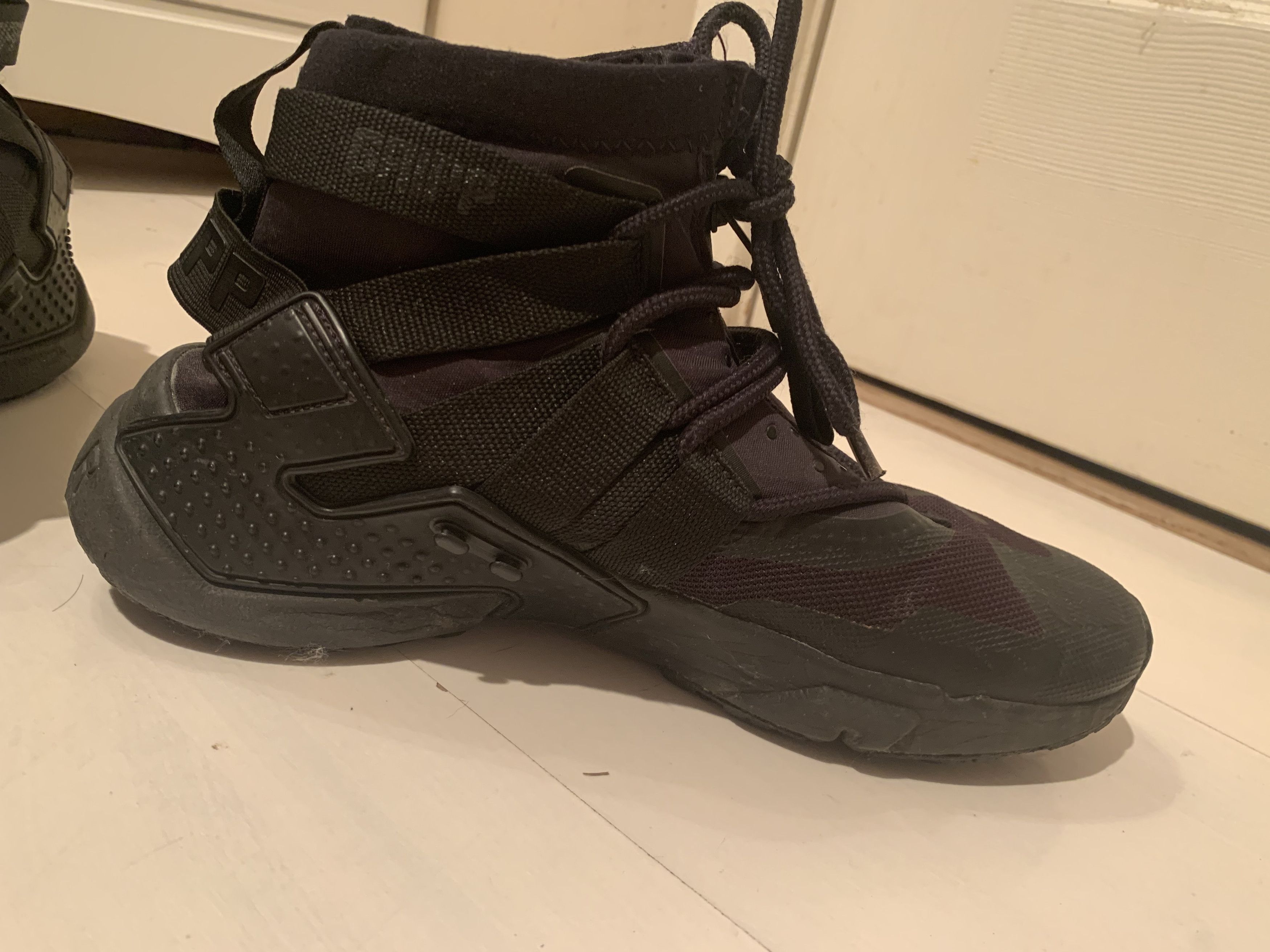 Nike Nike Air Huarache Gripp Black Size US 8 / EU 41 - 6 Thumbnail