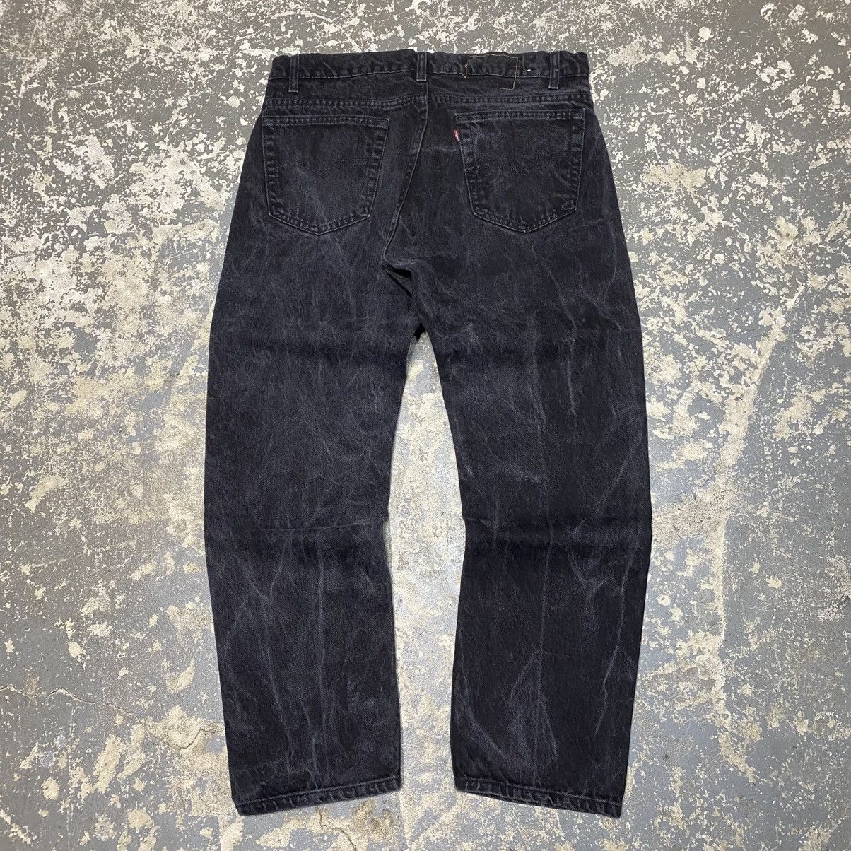Levi's × Vintage Vintage Levi’s 550 Relaxed Fit Black Faded Jeans USA 90s Size US 35 - 1 Thumbnail