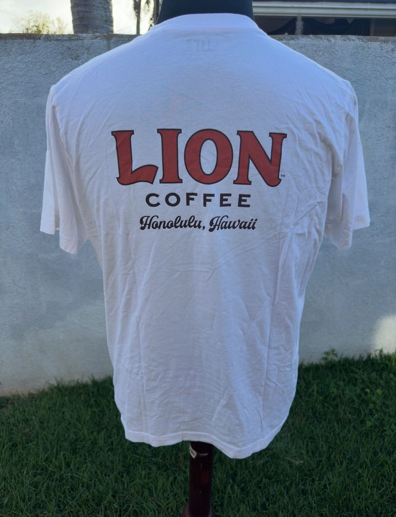 Uniqlo PreOwned Uniqlo UT White T-Shirt Lions Coffee Men's Large Size US L / EU 52-54 / 3 - 2 Thumbnail