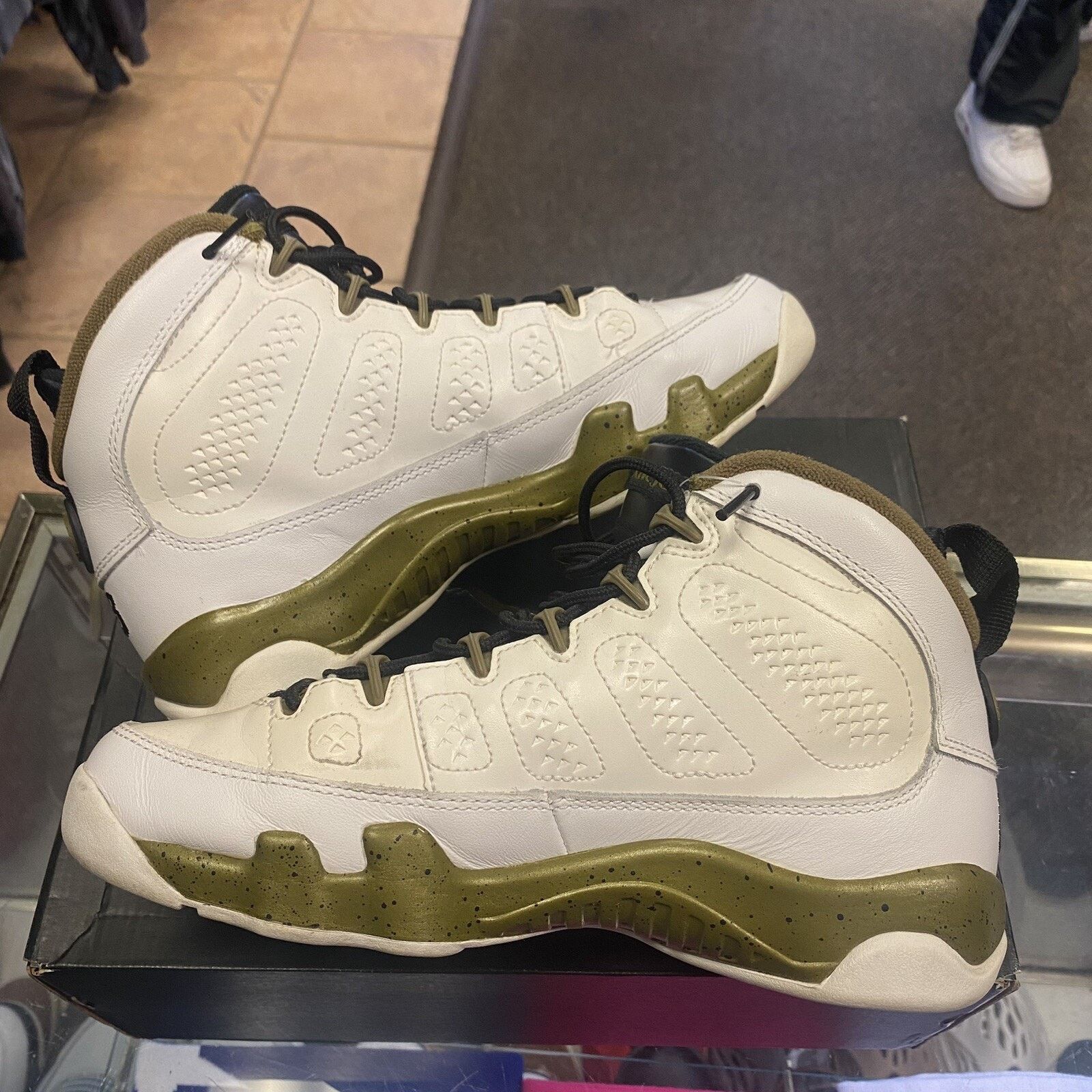 Jordan Brand Size 6y (GS) - Jordan 9 Retro Mid Statue 302359-109 Size US 6 / EU 39 - 2 Thumbnail