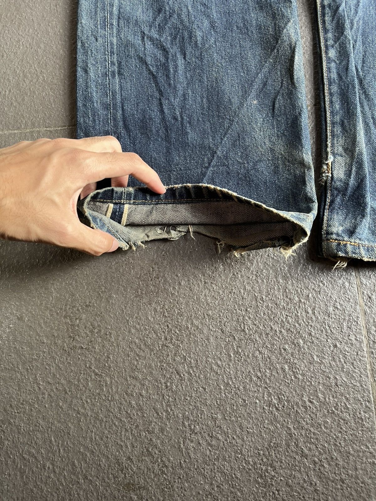 Levi's Vtg Big E 501 Levi’s Selvedge V-Stitch Distressed Late 90’s Size US 28 / EU 44 - 6 Thumbnail