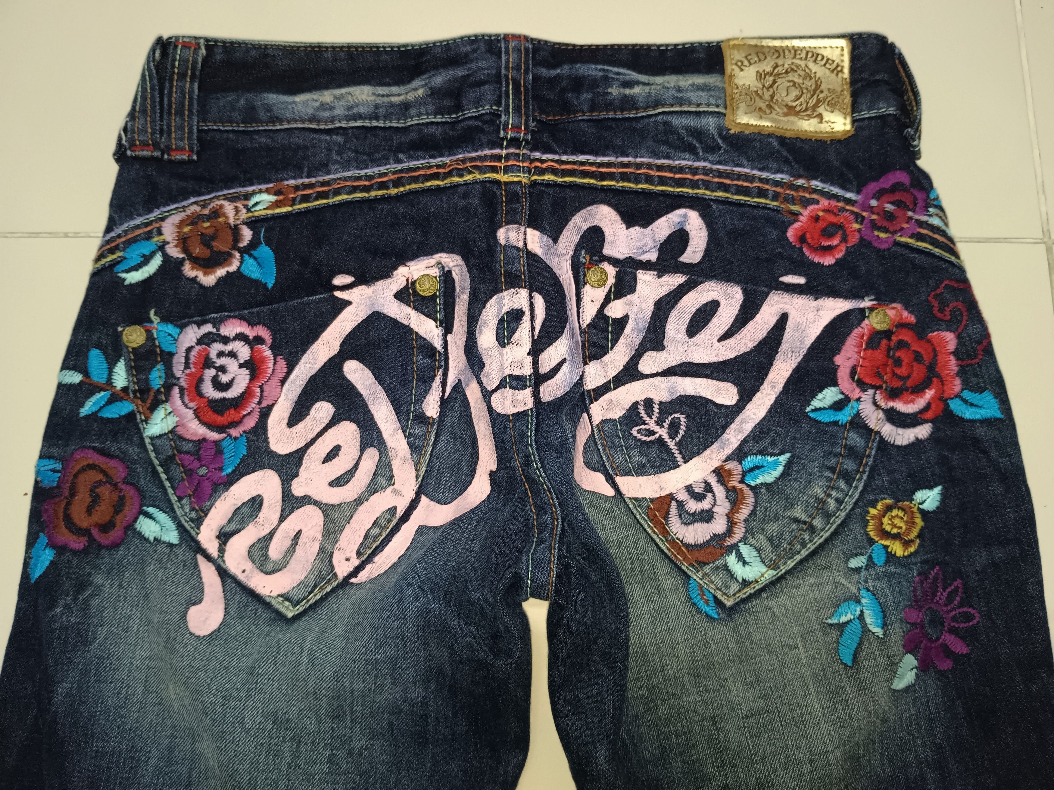 Ed Hardy Red Pepper Jeans MudWash Flare Embroided Flower Size US 30 / EU 46 - 4 Thumbnail