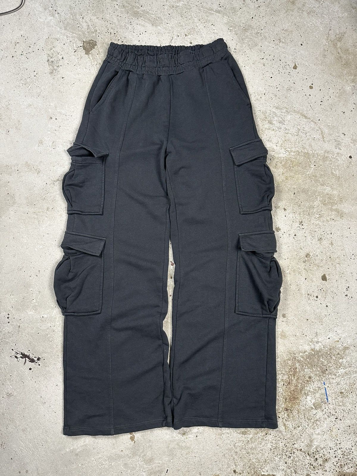 Japanese Brand Vintage Y2K ULTRA BAGGY Cargo Grey Sweatpants Flare Size US 32 / EU 48 - 1 Thumbnail