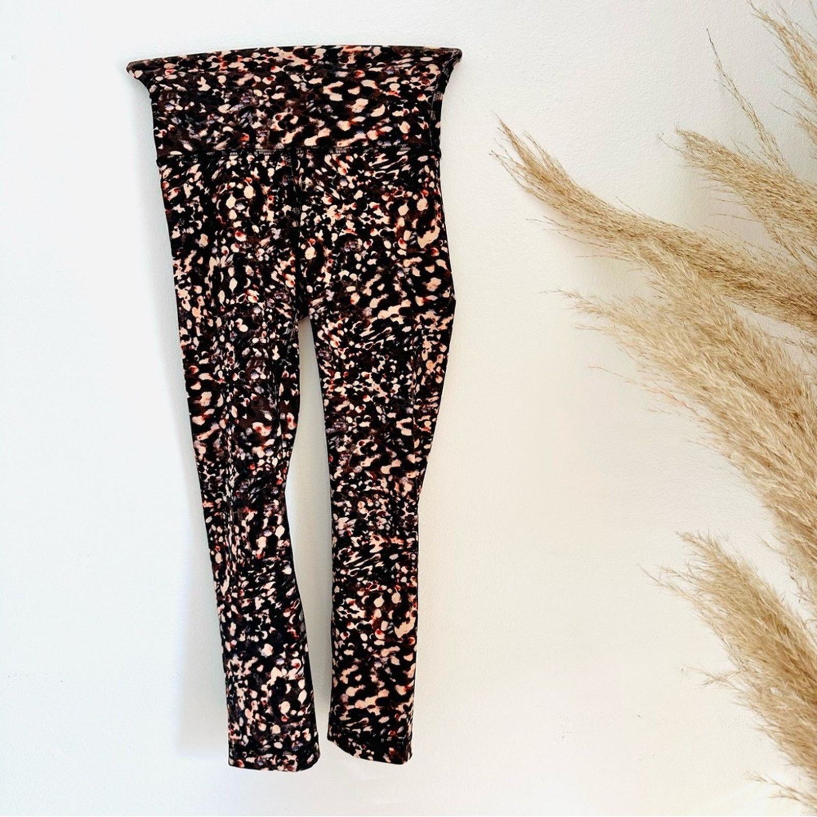 Lululemon LULULEMON Back Tan Print High Rise Cropped Ankle Leggings Size 26" / US 2 / IT 38 - 2 Thumbnail