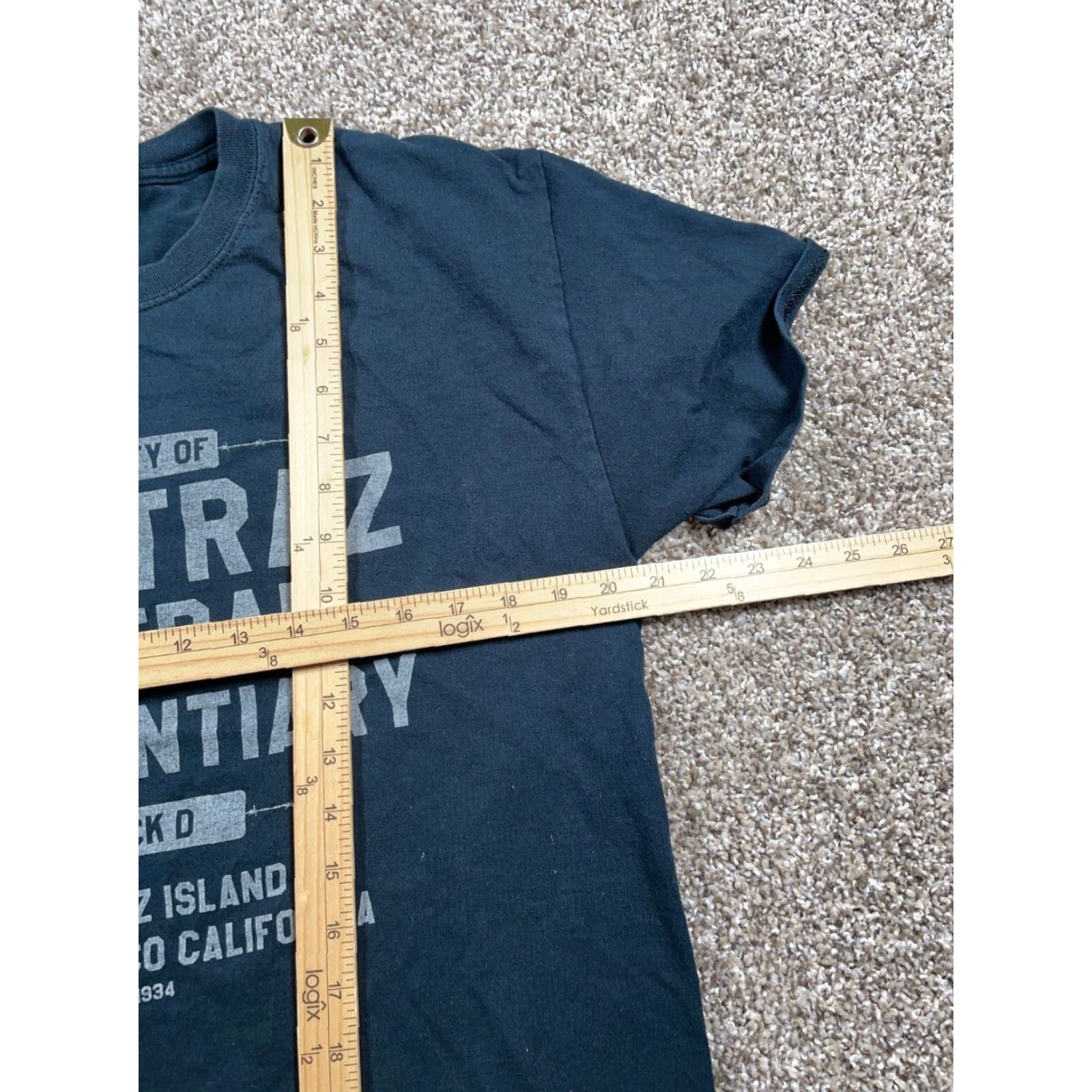 Gildan VINTAGE Alcatraz Federal Penitentiary T-Shirt Adult Large Black Gildan Jersey Crew Neck California Retro Mens Size US L / EU 52-54 / 3 - 6 Thumbnail