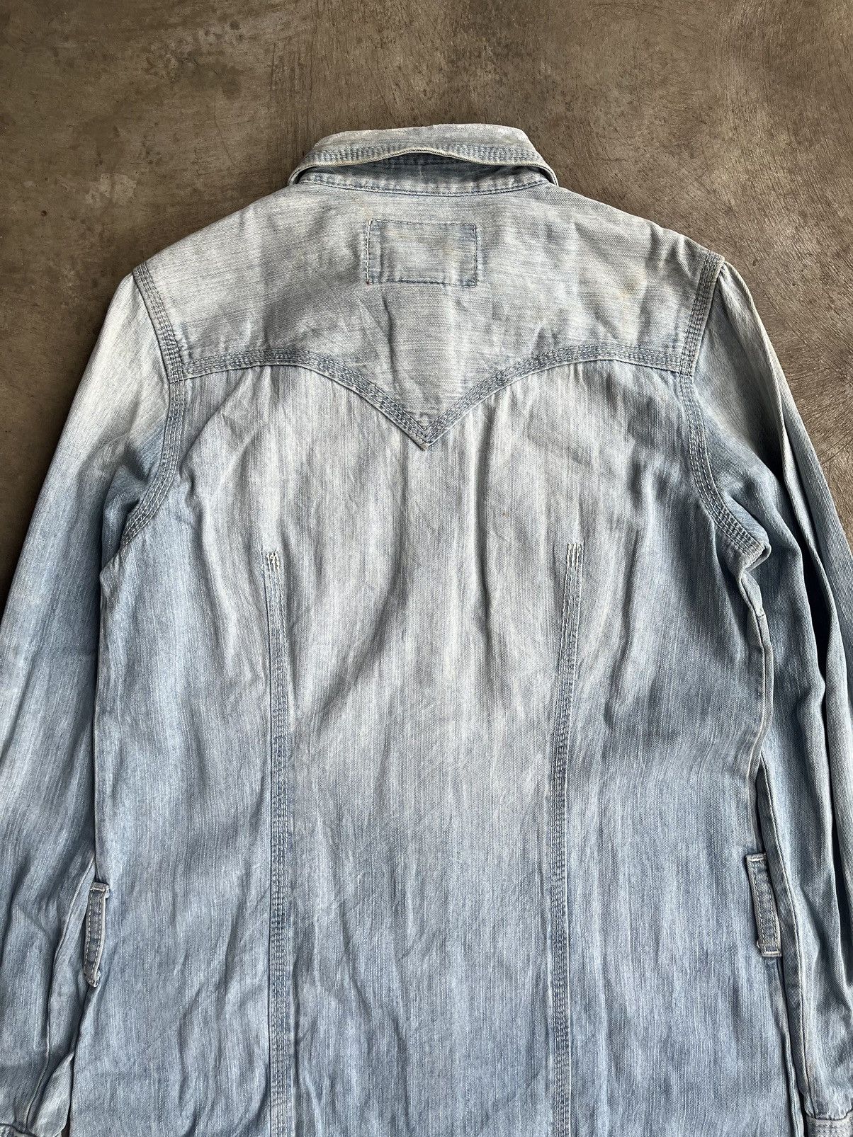 If Six Was Nine × Le Grande Bleu (L.G.B.) × True Religion TRUE RELIGION ROBE DISTRESSED DENIM BUTTON SHIRTS Size US S / EU 44-46 / 1 - 6 Thumbnail