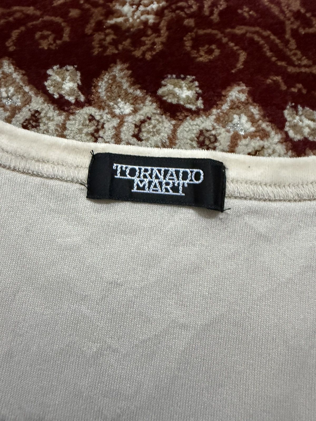 Tornado Mart Tornado Mart Velvet V-Neck Flower Embroidery Long Sleeve Tee Size M / US 6-8 / IT 42-44 - 4 Thumbnail