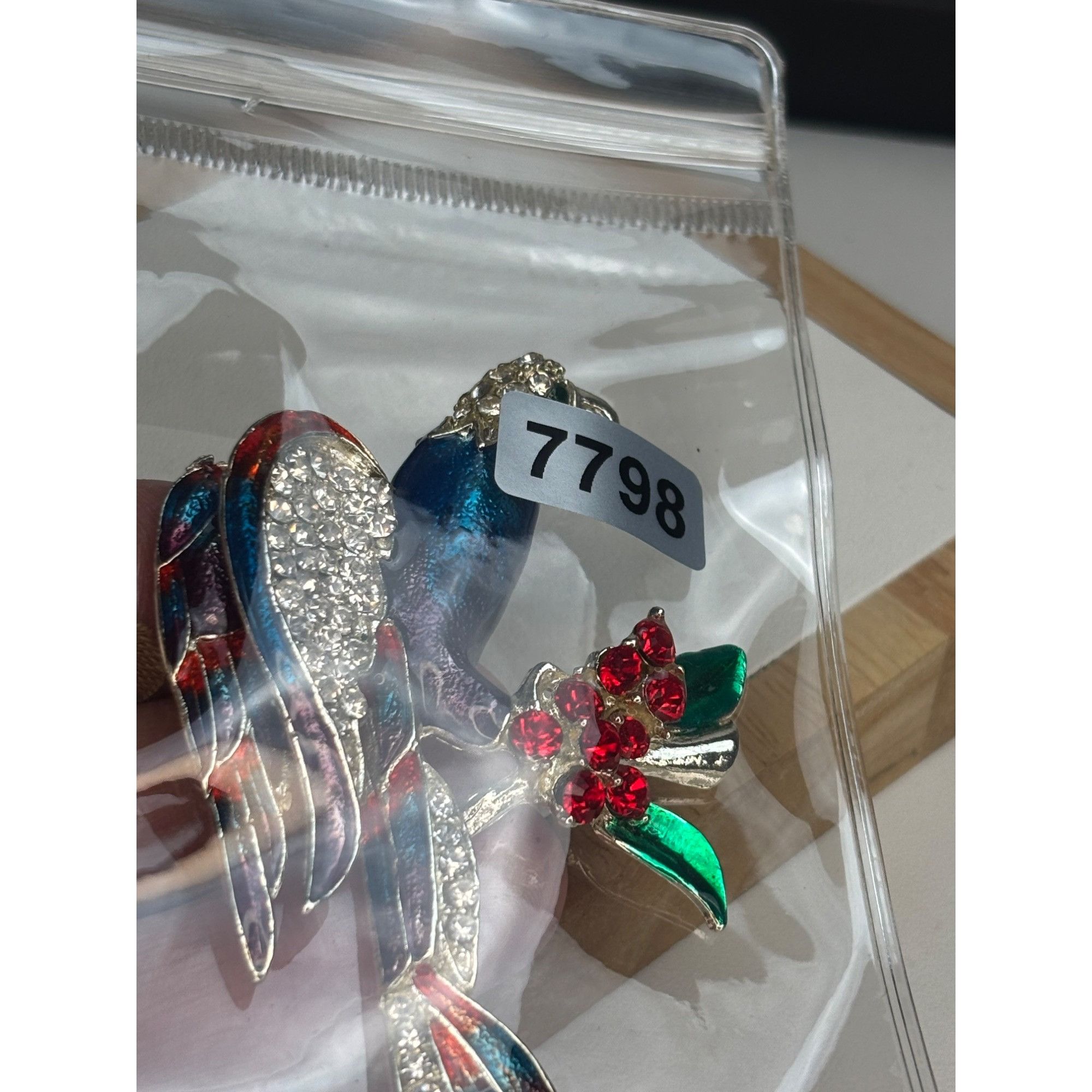 Other Vintage Rhinestone Eagle hawk Brooch With Red & Green Accent Size ONE SIZE - 6 Thumbnail