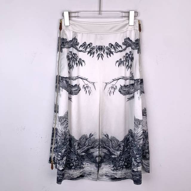 Burberry Burberry Deer pattern short skirt 36 XS Size 25" / US 0 / IT 36 - 8 Thumbnail