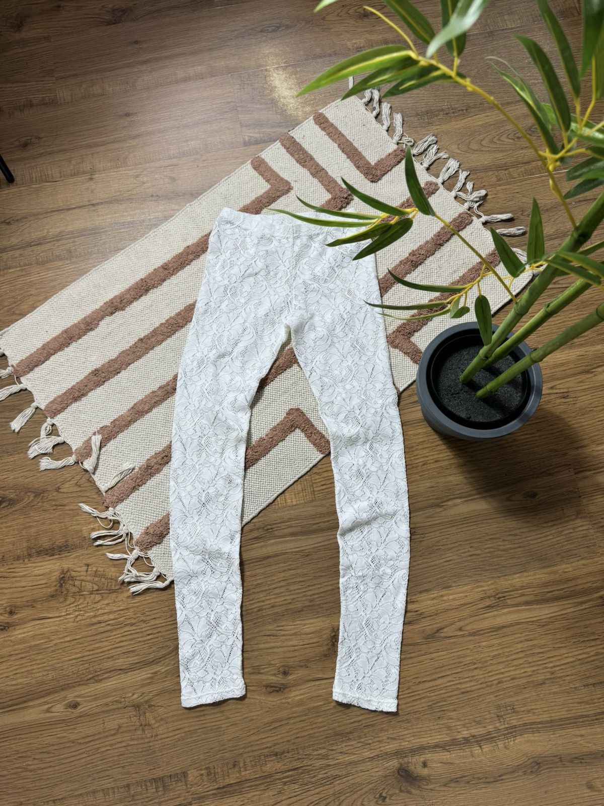 Vintage GUIPURE LACE MESH LEGGINGS Size 28" / US 6 / IT 42 - 1 Thumbnail