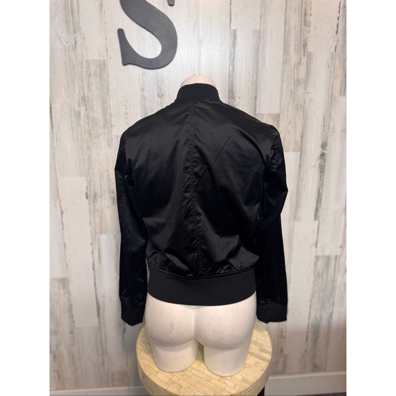 City Streets City Streets Lightweight Sleek Black Full Zip Classic Flight Size S / US 4 / IT 40 - 4 Thumbnail