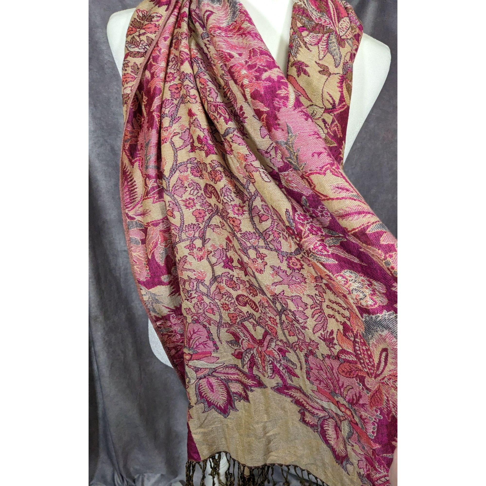 Other Elegant Pink And Cream Floral Cashmere Scarf Size ONE SIZE - 8 Thumbnail