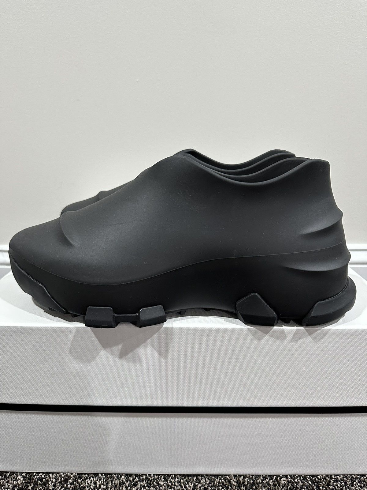 Givenchy Givenchy Monumental Mallow Matte Black OG Low Shoe Size US 9 / EU 42 - 2 Thumbnail
