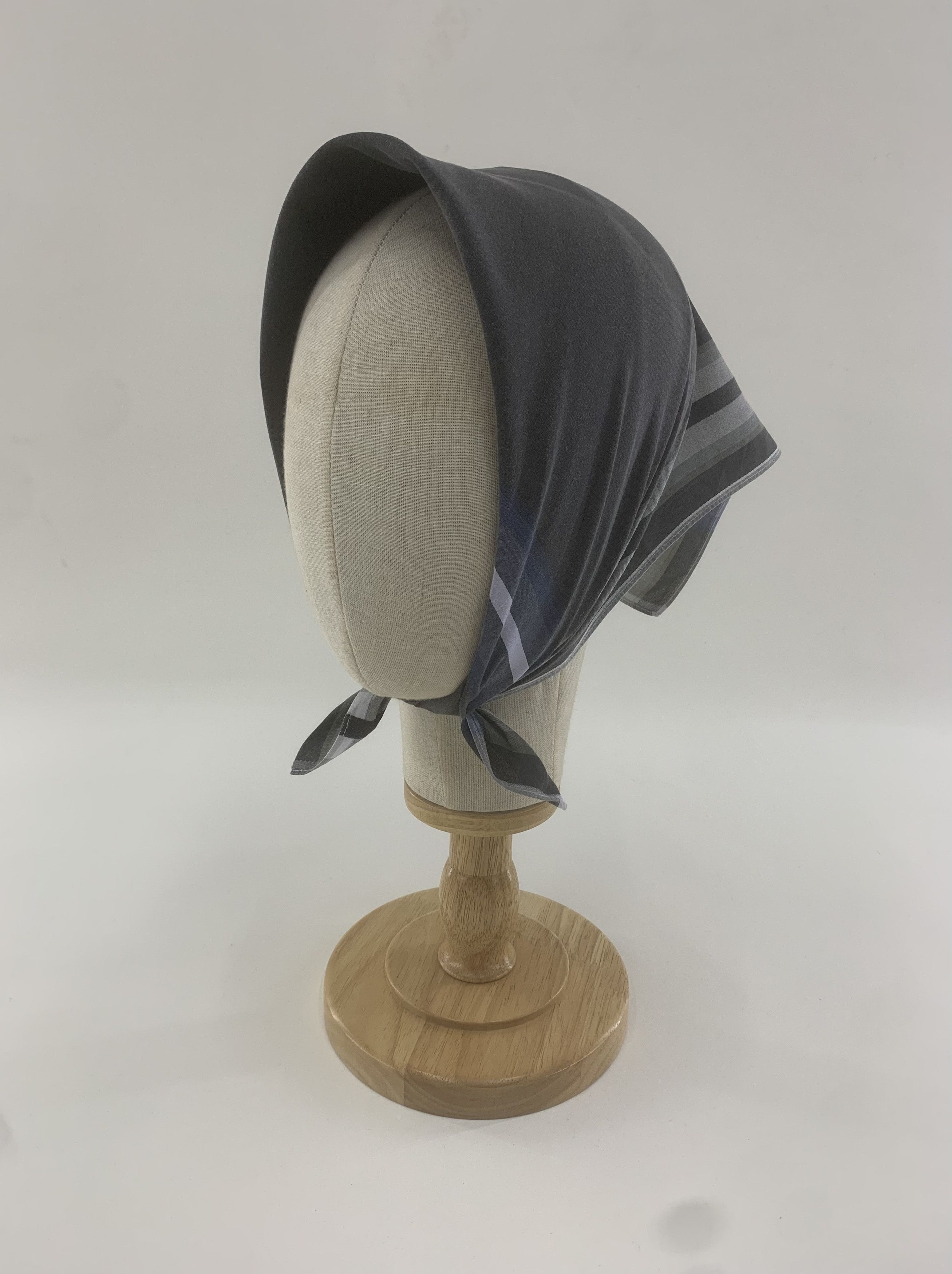 Yves Saint Laurent Yves Saint Lauren Handkerchief Bandana Neckerchief TB3494 Size ONE SIZE - 1 Thumbnail