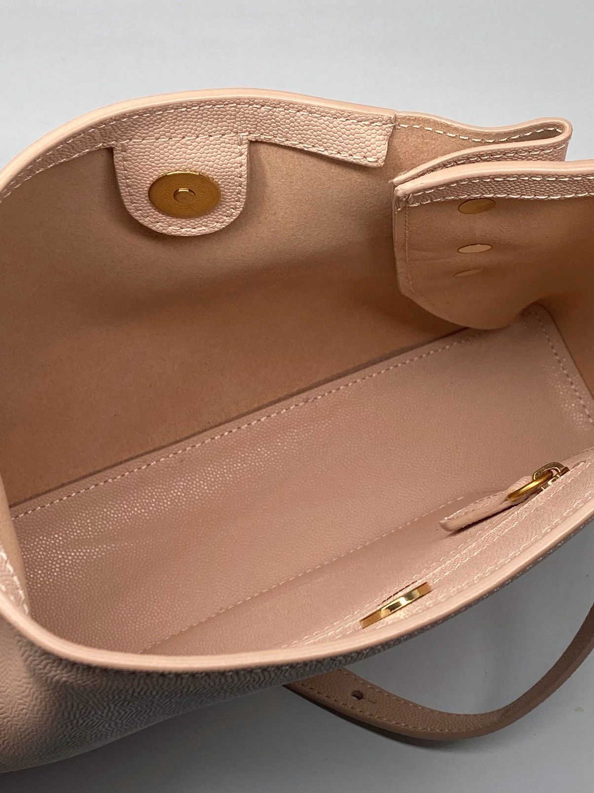 Balmain Balmain Embleme Shoulder Bag in Grained Calfskin Size ONE SIZE - 19 Thumbnail