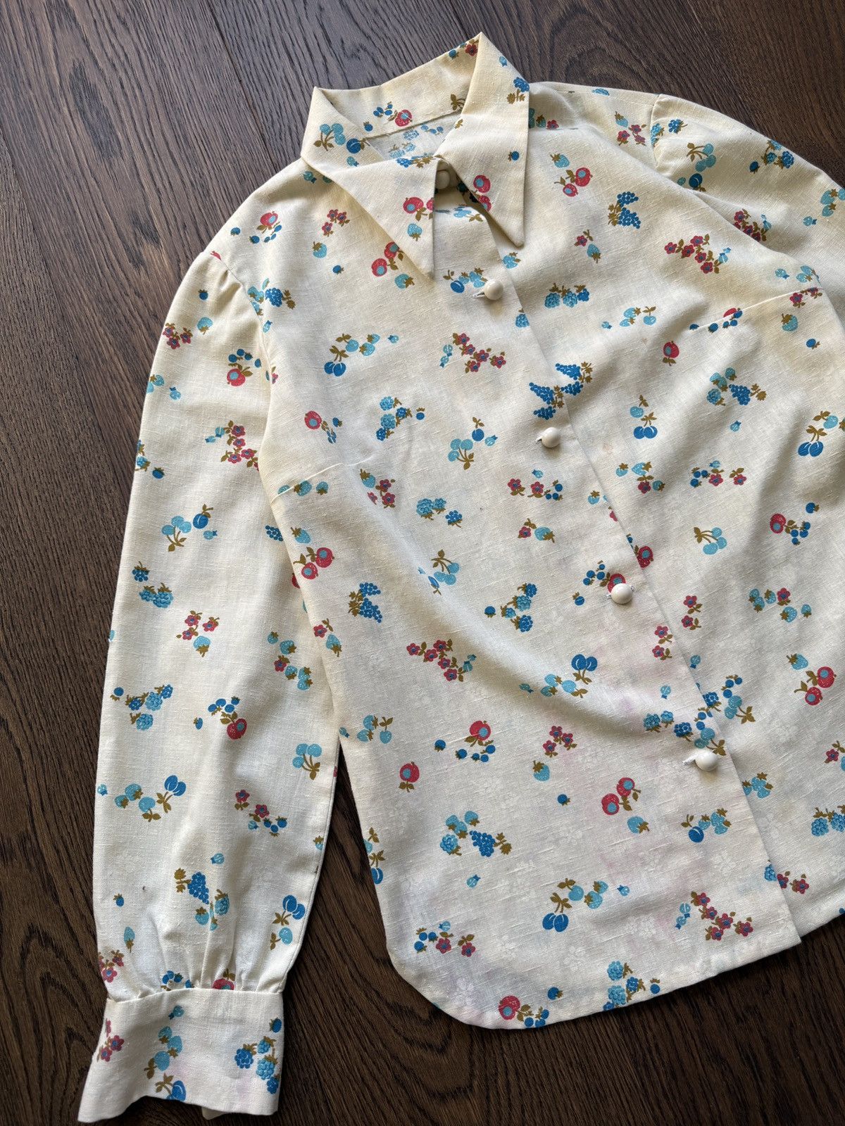 Vintage Vintage 60s Floral Berries Pointed Collar Button Up Shirt Size M / US 6-8 / IT 42-44 - 2 Thumbnail