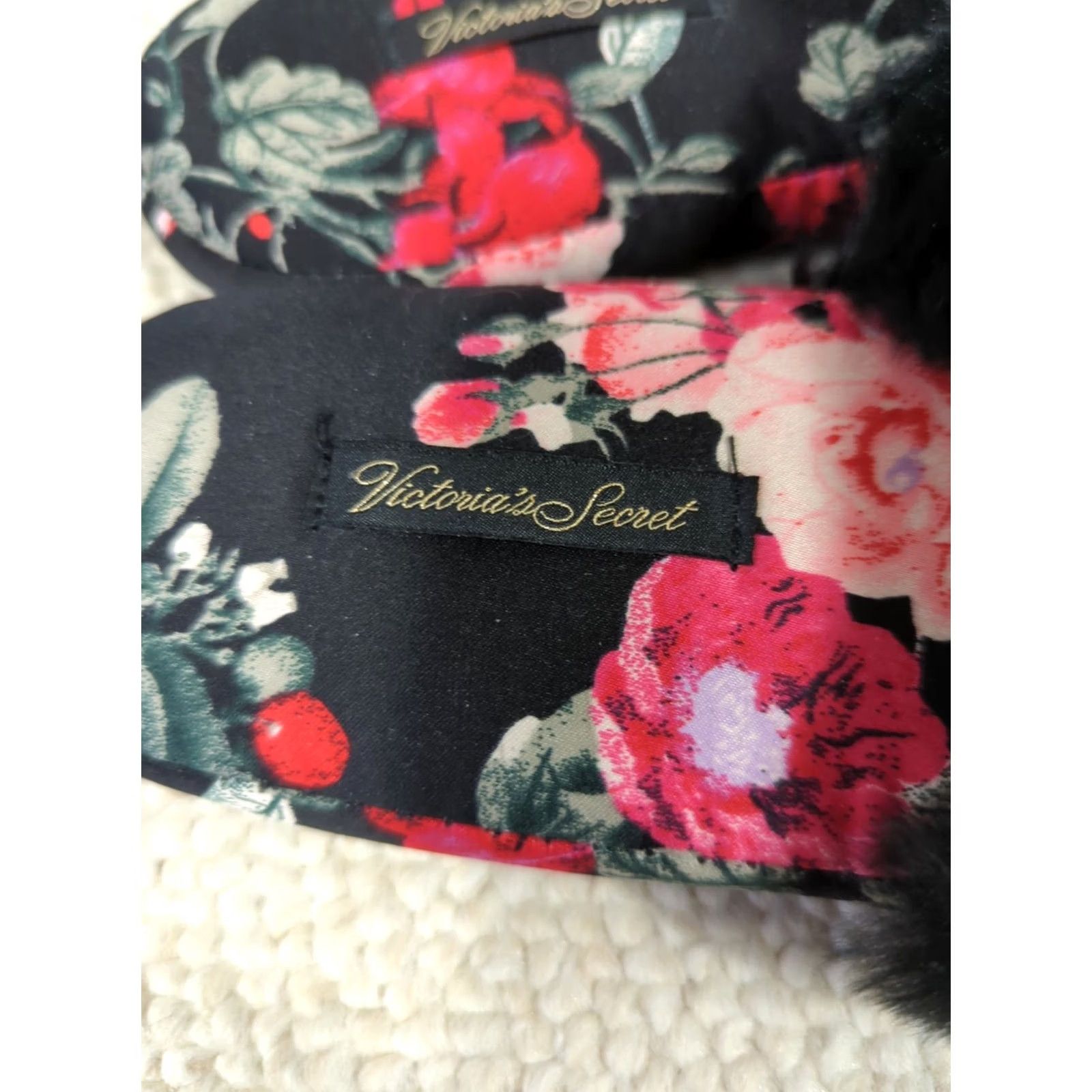 Victoria's Secret Victoria's Secret Satin Roses Slippers Women Medium 7/8 Red Black Faux Fur Slip-On Cushioned Comfort Size ONE SIZE - 3 Thumbnail