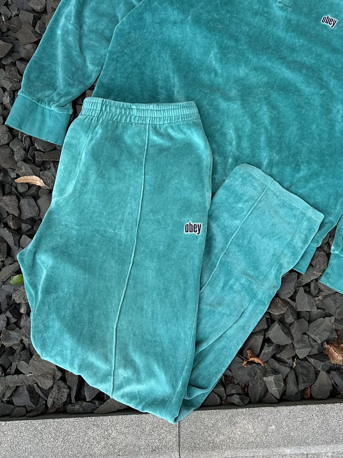 Obey velour Obay truck suit boxy fit sweatshirt+pants obay Size US M / EU 48-50 / 2 - 3 Thumbnail
