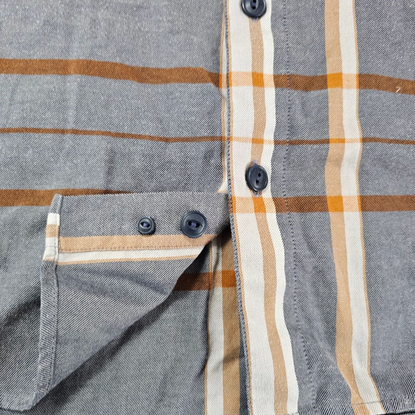 Patagonia Patagonia Shirt Mens XL Grey Check Organic Blend Short Sleeve Button-Up Casual Outdoors UV Protection Wrinkle Resistant Pockets Fall Spring Winter Size US XL / EU 56 / 4 - 5 Thumbnail