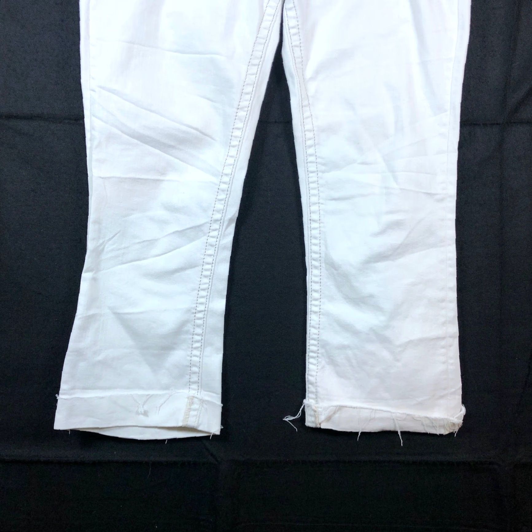 Miss Me Miss Me Jeans White Denim Mid Rise Signature Boot Capri 31 Plus Tall Regular Stretch 5-Pocket Denim Jeans Womens Size 24" / US 00 / IT 34 - 3 Thumbnail