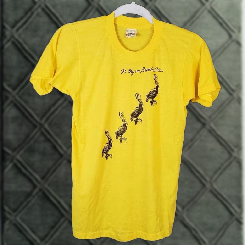 Vintage VINTAGE 80s T-Shirt Screen Stars Fort Myers Beach FL XS Yellow Ocean Florida Shirt Womens XS Size XS / US 0-2 / IT 36-38 - 1 Thumbnail