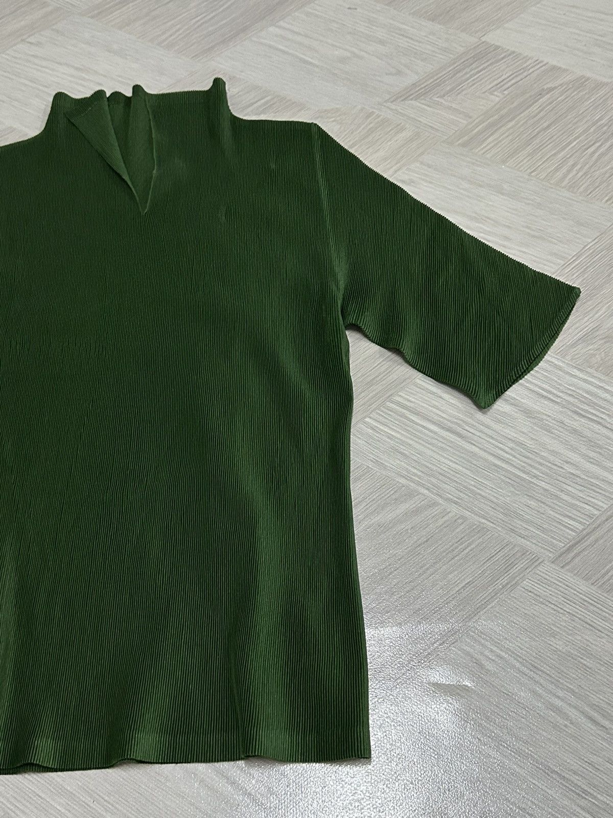 Pleats Please Issey Miyake Pleats Please Issey Miyake Forest Green Polo Style Shirt Size US M / EU 48-50 / 2 - 13 Thumbnail