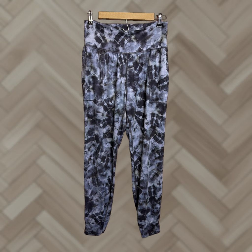 Athleta Athleta Women's Violet Salutation Printed Crop Fitness Jogger Medium Tall MT Size 32" / US 10 / IT 46 - 1 Thumbnail
