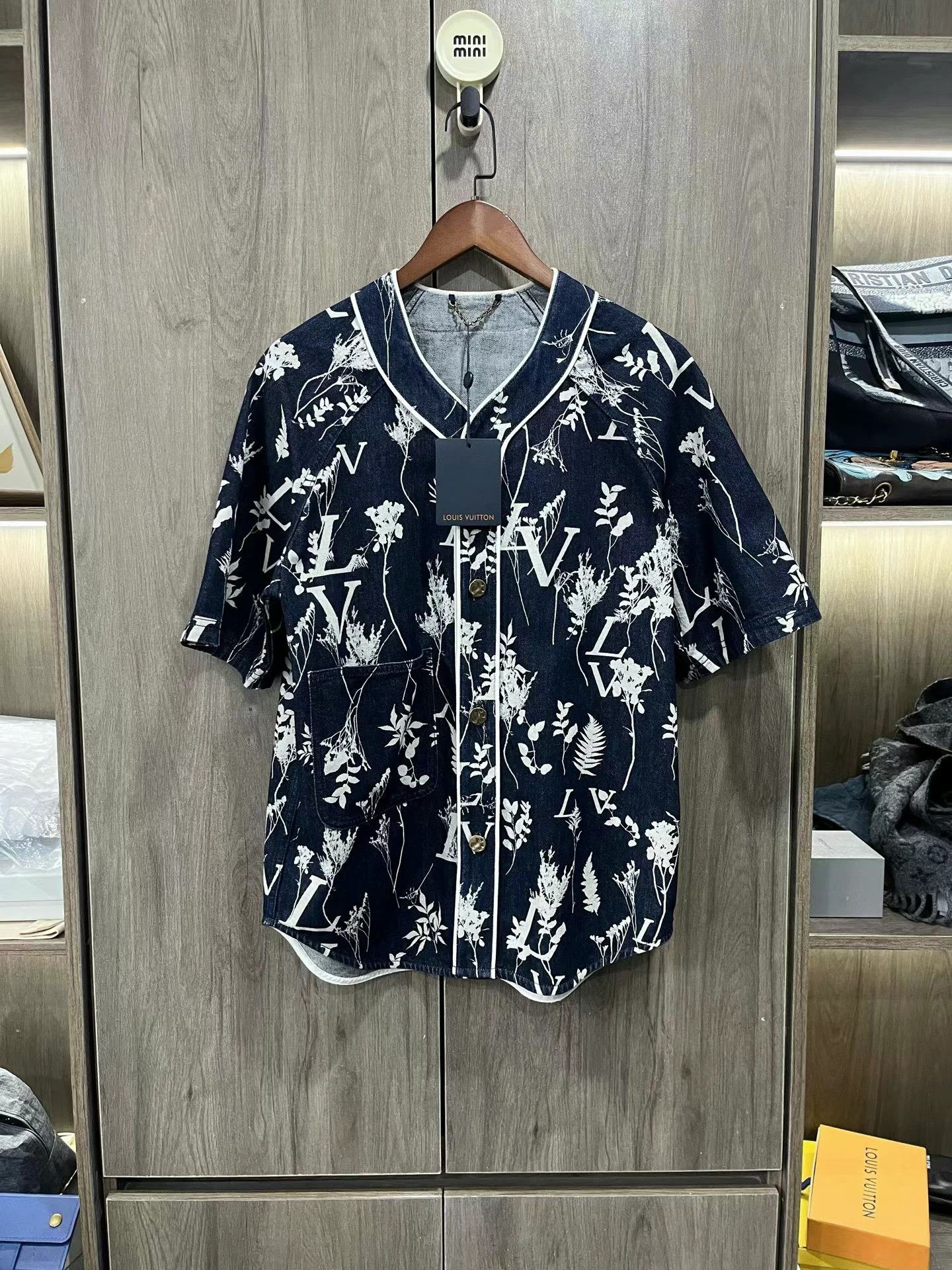 Louis Vuitton Louis Vuitton LV button ups Size US S / EU 44-46 / 1 - 1 Thumbnail