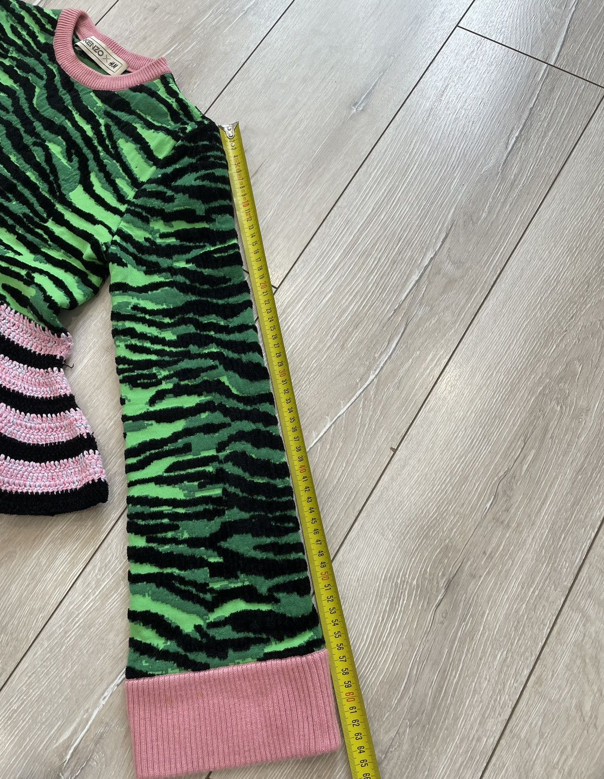 H&M × Kenzo × Vintage Kenzo x H&M Green/Pink Tiger Pattern Knit Sweater Size XS / US 0-2 / IT 36-38 - 9 Thumbnail