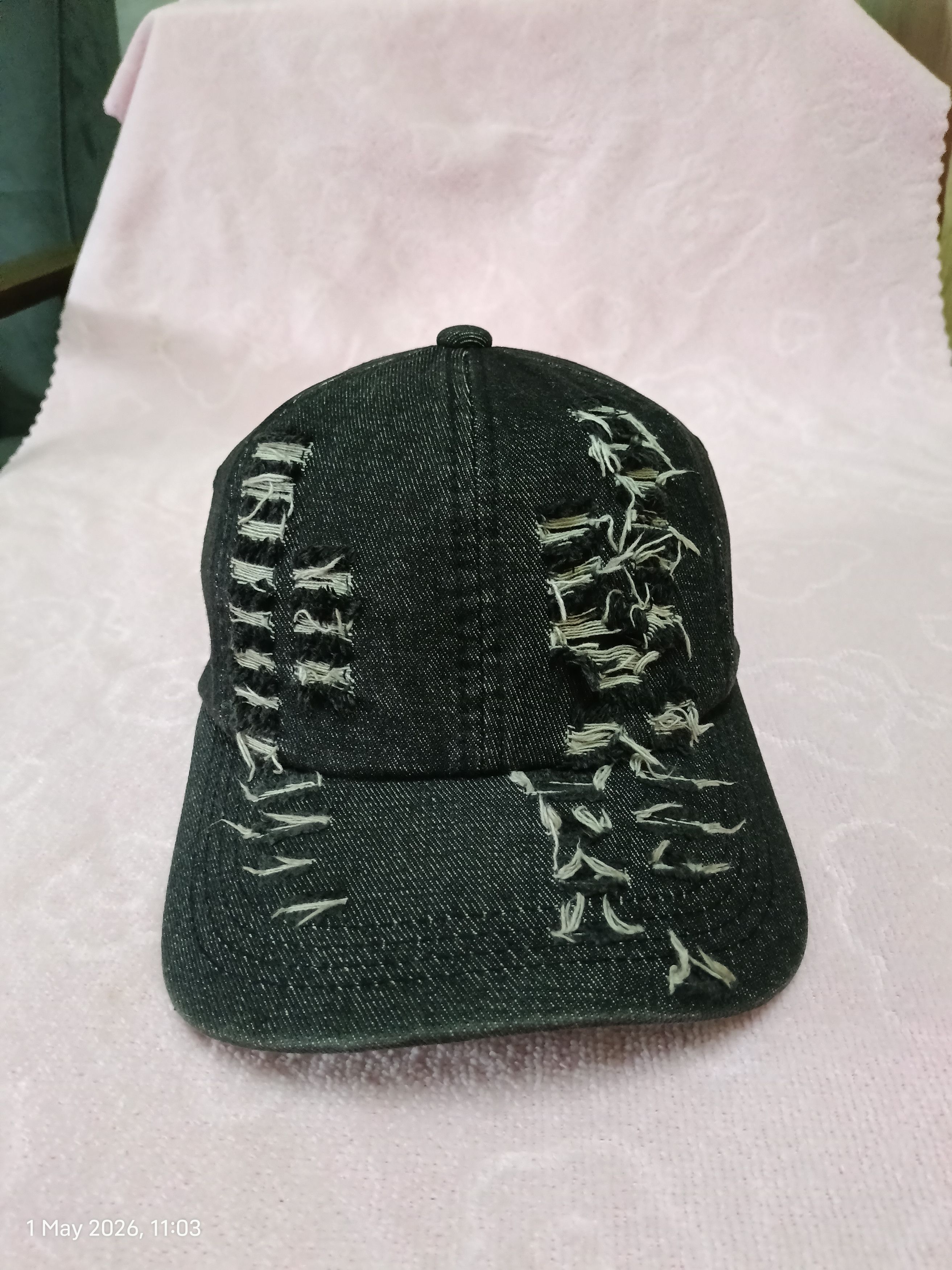 The Unbranded Brand KANGQIFEN DISTRESSED FASHION DENIM HAT Size ONE SIZE - 1 Thumbnail