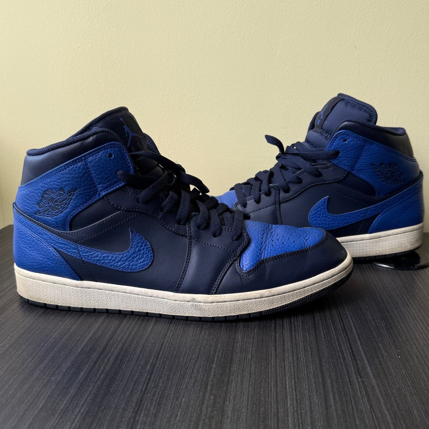 Jordan Brand Nike Air Jordan 1 2017 Mid Obsidian Royal 554724-412 Size 13 Size US 13 / EU 46 - 1 Thumbnail