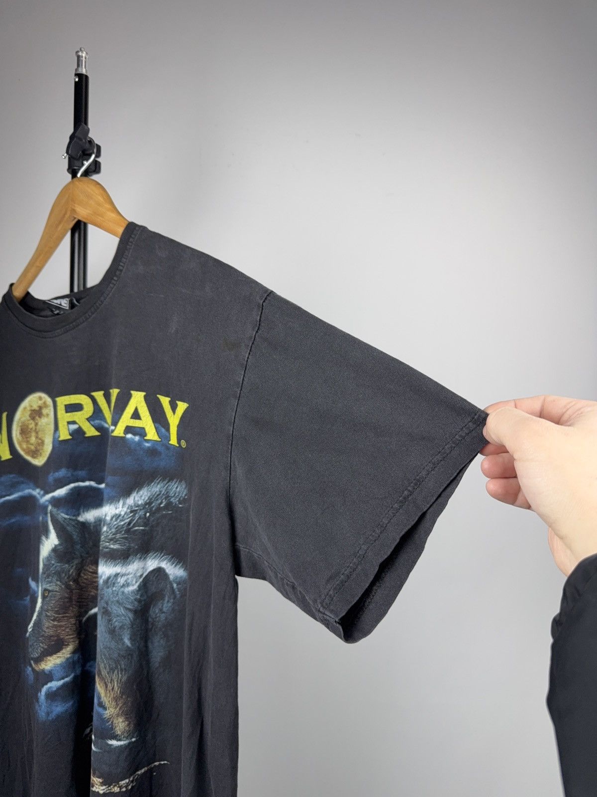 Vintage Vintage 90s Animal Native Norway Wolf Moon Graphic Tee Size US L / EU 52-54 / 3 - 11 Thumbnail