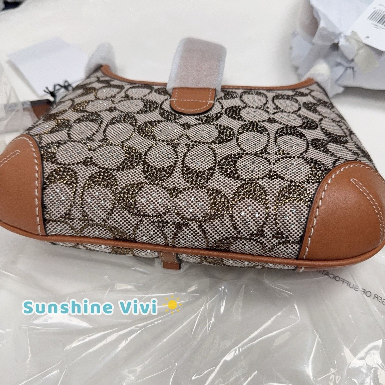 Coach NWT Coach Hamptons Hobo Bag Crystal CW654 Burnished Amber Size ONE SIZE - 9 Thumbnail
