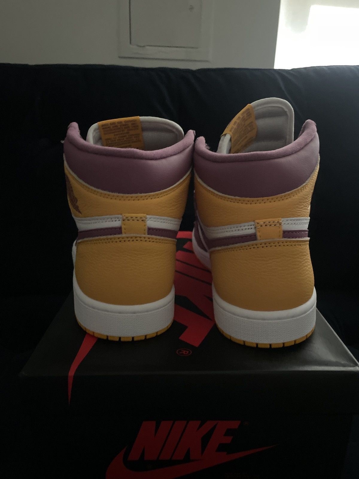 Nike Jordan 1 high OG “brotherhood” Size US 9.5 / EU 42-43 - 3 Thumbnail