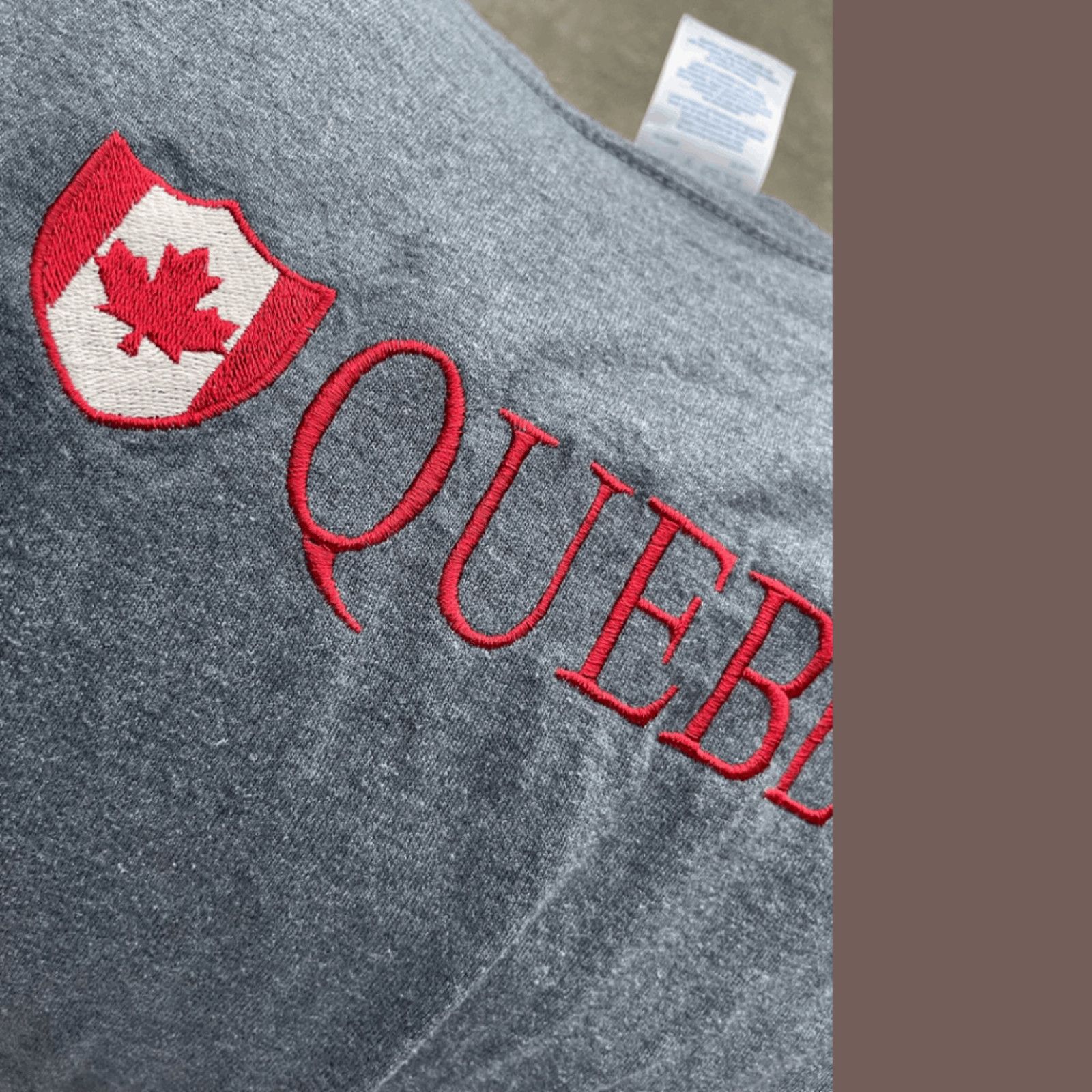 Gildan VTG Quebec Tee | Gildan Gray Embroidered | 2000s Touristwear Size US M / EU 48-50 / 2 - 4 Thumbnail