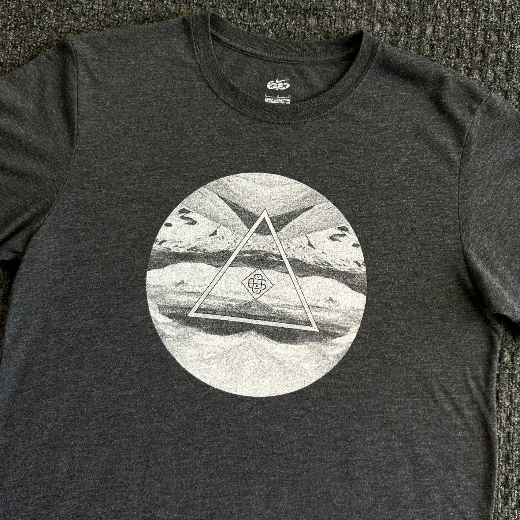 Nike Nike Dri-Fit T Shirt L Gray Triangle Mountains Abstract Ethereal Reflection Graphic Print Short Sleeve Crew Neck Mens Size US L / EU 52-54 / 3 - 2 Thumbnail